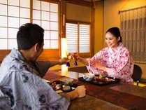 今日は優雅に「お部屋食」。誰にも邪魔されない2人だけの時間