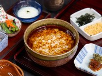 奈良の郷土料理、ほうじ茶の風味が優しい味わいの茶粥でほっこり朝食タイム。