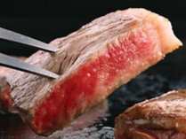 「牛肉の王様」と呼ばれている…Ａ５の黒毛和牛サーロインステーキはしっかり「脂の刺し」が入ったお肉です