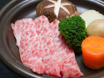 *お夕食一例（陶板焼き）/和牛（上カルビ）とお野菜の旨みをご堪能下さい。
