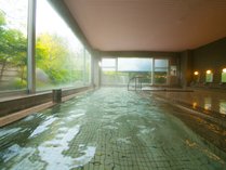 ◆大浴場-女湯-◆広々とした大浴場は、大きな窓から緑の木々を眺めながらのリラックス空間