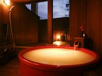 09年11月オープンの貸切露天風呂。モダンな空間～更紗の湯～マイクロバブルで白い温泉に♪2～3名定員