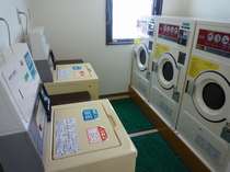 コインランドリー（２、６階）洗濯機２台、乾燥機×３台