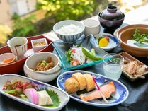 【朝食】～地元食材にこだわった当館【自慢の朝食】で一日をすこやかに始める～