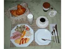 §ある日のコンチネンタルスタイルの朝食（一例）§