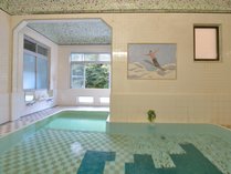 *大浴場/アーチ天井・モザイクタイルのお風呂は懐かしい風情を感じる芸術品