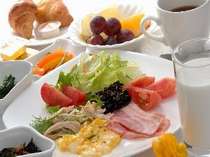 朝５：３０～モリッと朝食！(バイキング形式です)　　　　　　　　　　　洋食５：３０～　和食６：３０～