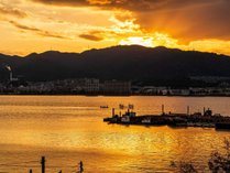 当館からの琵琶湖の夕景