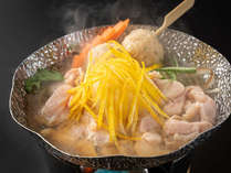 ■お料理一例■旨みが詰まった出汁も最後の1適まで美味しい当館オリジナル名物『ゆず鶏鍋』