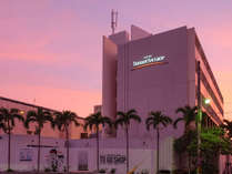 ・ホテルから沖縄の美しい夕日をお届けします 写真