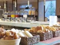朝食バイキング一例／和食はもちろん、パンや洋食もご用意しております。