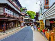 【周辺観光】成田山表参道は、お土産やグルメのお店がずらりと軒を連ねています。