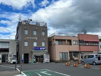 フリーデイズイン横河原　外観、横河原駅から 写真