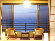 【10畳和室・未改装/禁煙】お部屋から土肥港の海景色をどうぞお楽しみ下さい。