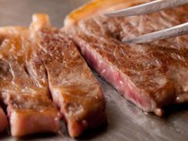 【USストリップロインステーキ鉄板焼き】お好きな焼き加減で調整可能！肉汁が口の中に広がります★
