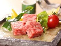 【島根和牛ステーキ】鮮やかな色合いときめ細やかな「霜降り肉」、深いコクと風味豊かな味わい
