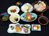 *お夕食「焼津づくし」カツオ、マグロ、桜えび、しらず等、焼津の旬の食材がいっぱい！