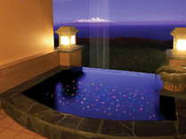 【貸切風呂一例】水中光が七色に輝く幻想的な洞窟露天風呂