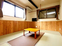 民宿ならではのシンプルな和室ですがゆったりとのんびりお寛ぎいただけます♪