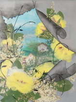 伊豆や他の多彩な花を使った押し花絵館内に展示中※黄色いお花