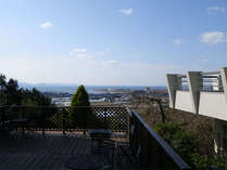 御津山の頂に位置する当館からは美しい景色をお楽しみいただけます。