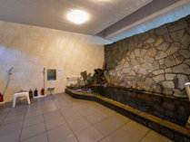 *大浴場　養老渓谷温泉郷の特徴である「黒湯」