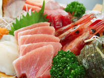 和夕食コースの4名以上の舟盛☆2名様は皿盛。真鶴の港で揚げられた魚介は美味い！！