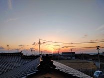 【#七浦荘からの夕日】宿からの眺め。一期一会の夕日に映る佐渡の景色をお楽しみください。