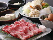 兵庫県産の黒毛和牛のすき焼きをご提供させて頂いております。