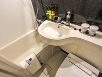 【バスルーム】広々としたバスタブ&温水洗浄便座　ボタニカルアメニティ採用♪