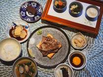 【朝食（食数限定、日替わりメニュー）】　京の食材を豊富に使用した和御膳　※イメージ