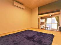 1階のお部屋は和洋室になっていて、奥のフローリングスペースに2段ベッドがございます。