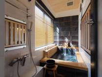 【竹庵】　愛媛の自然をテーマにした浴槽は竹林が描かれています