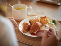 朝食付きのご宿泊をされたお客様には、レストランで日替わり朝食をご用意しております。