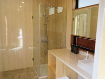全室個室のシャワールーム・トイレ・冷暖房完備
