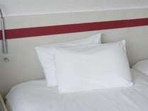 【枕】レムオリジナルの「快眠機能枕」とホテル初導入となる「クラウドコンフォートピロー」を常備