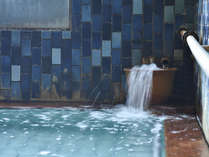*【大浴場】無色透明のお湯は湯質にも優れており、美肌効果が高いことで有名です。