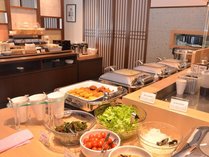 朝食は和食中心のビュッフェ【洋食のお惣菜もあります】