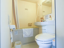 【客室】お風呂、トイレ、洗面のユニットバスです。