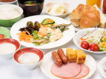 *【朝食一例】あっさりとしたメニューから、食べ応えのあるものまで、幅広く揃えております。　　