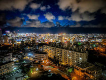 【15階プレミアラウンジ】那覇市内の景色を360度お楽しみ頂けます。