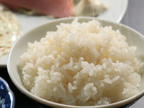 【朝食】　ほくほくの自家製米を召し上がれ*