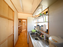 ・２階共用スペース※ミニキッチン、冷蔵庫、洗濯機をご用意しております。