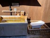 【ケープタウン】露天風呂には、ワンちゃん用の小さな湯船をご用意。いっぱい遊んで汚れても安心♪