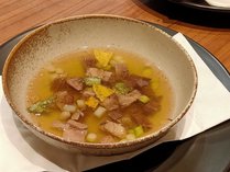盛本牧場産神戸ビーフのコンソメスープ