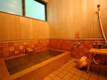 松籟亭離れ：浮舟（８＋６畳）　古代檜風呂の内風呂です