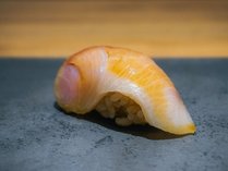 淡路島の恵み　季節の一品料理と握り寿司コース(おまかせ握り9貫一例)熟成ぶり