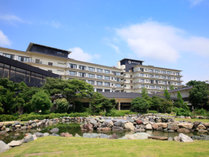 【外観】開湯1300年の歴史を誇る加賀・山代温泉に「みやびの宿　加賀百万石」が2018年12月に開業しました。 写真