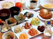 ■朝食：和洋バランスのとれた朝食メニューは約25種とボリュームも大満足！