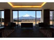 ビジネスホテルとシティホテルのセンターラインに位置する新感覚ホテル。<BR>世界遺産にも登録された雄大な富士山を客室・ロビー・温泉浴場など、ホテル内の至る場所から余すこと無く満喫していただけます。